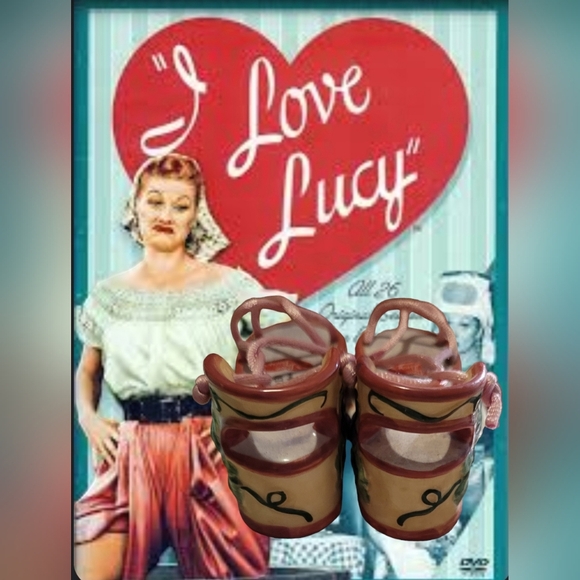 I Love Lucy Italian Movie Grape Stomping Shoes Salt & Pepper Shakers VTG #14532 - Picture 2 of 5